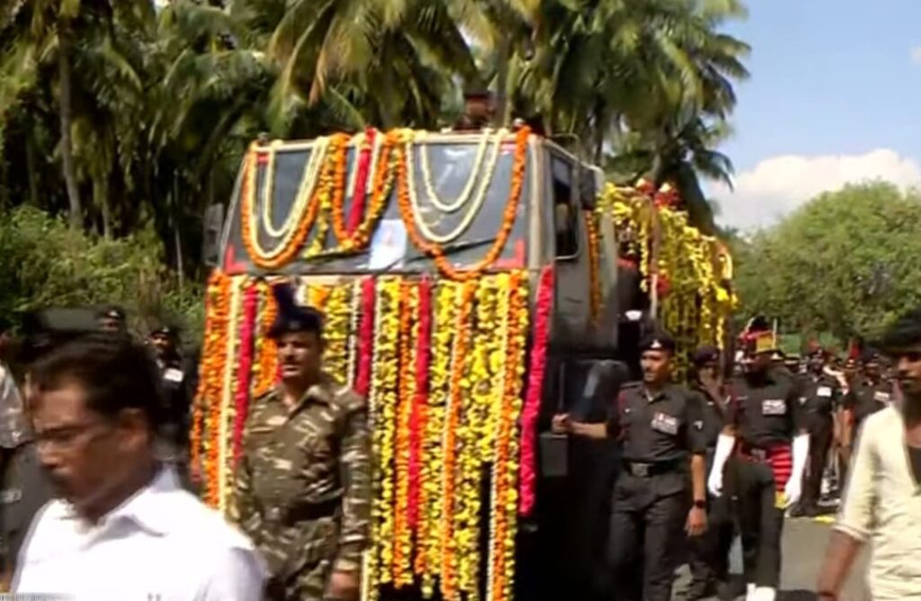 Army soldier Major Jayant's body cremated இராணுவ வீரர் மேஜர் ஜெயந்தின் உடல் நல்லடக்கம்