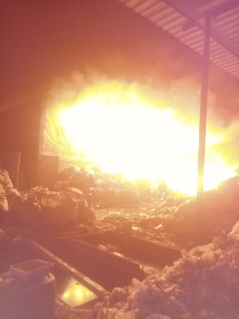 பிலாஸ்டிக் மறுசுழற்சி ஆலைPlastic recycling plant