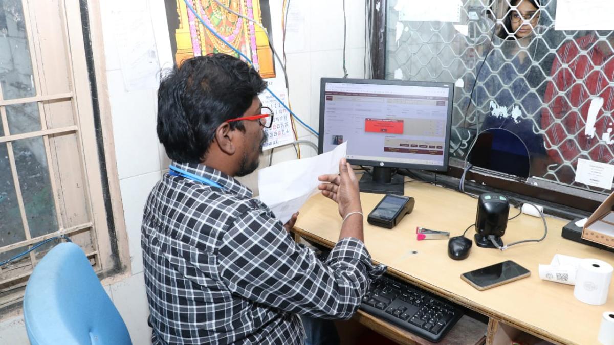 தங்கும் அறைகள் பெறுவதற்கு சம்பந்தப்பட்ட பக்தர்களின் முகத்தை ஸ்கேன் செய்யும் முறை சோதனை அடிப்படையில் அமல்படுத்தப்பட்டது