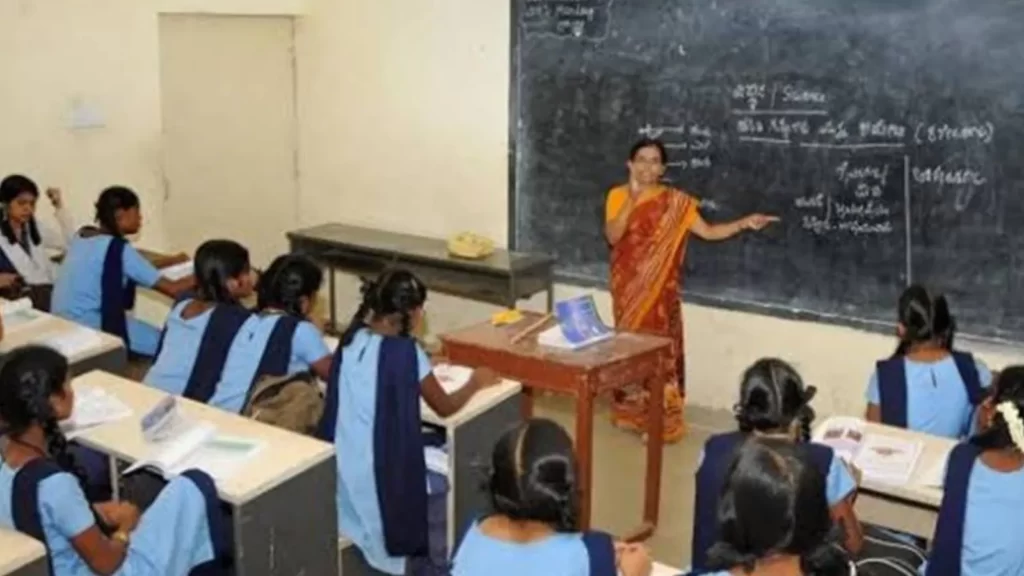 பணிநிரவல் செய்யப்பட்ட 150 ஆசிரியர்களுக்கு உடனடியாக அரசு ஊதியம் வழங்க வேண்டுமென பாமக தலைவர் அன்புமணி ராமதாஸ் கோரிக்கை