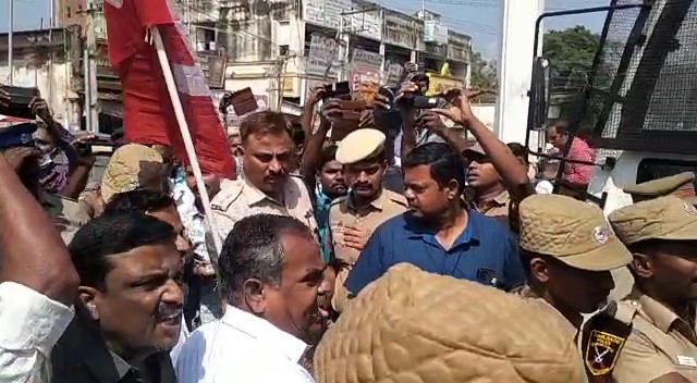 ஆளுநரை கண்டித்து கம்யூனிஸ்ட் கட்சியினர் போரட்டம்