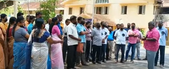 பணி நீட்டிப்பை எதிர்த்து பல்கலைக்கழக பேராசிரியர்கள் போராட்டம்