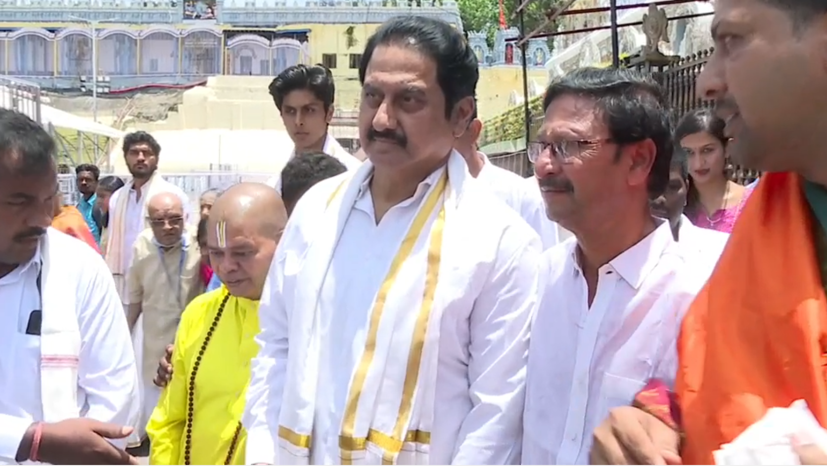 திருப்பதியில் சுவாமி தரிசனம் செய்த நடிகர் சுமன்