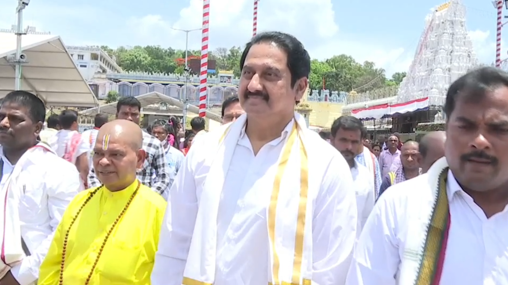 திருப்பதியில் சுவாமி தரிசனம் செய்த நடிகர் சுமன்