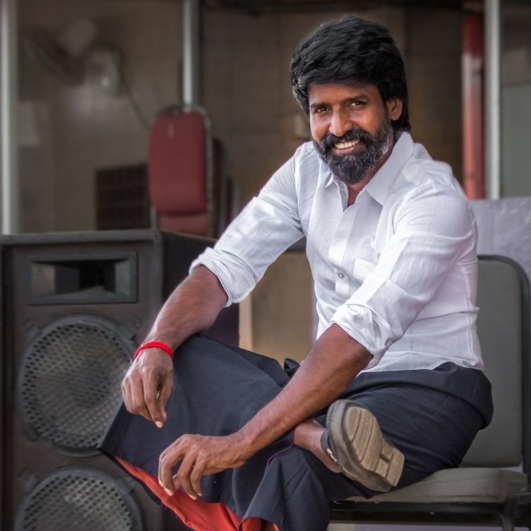 தனது அப்பாவின் வாழ்க்கை வரலாற்று கதையில் நடிக்கும் சூரி!
