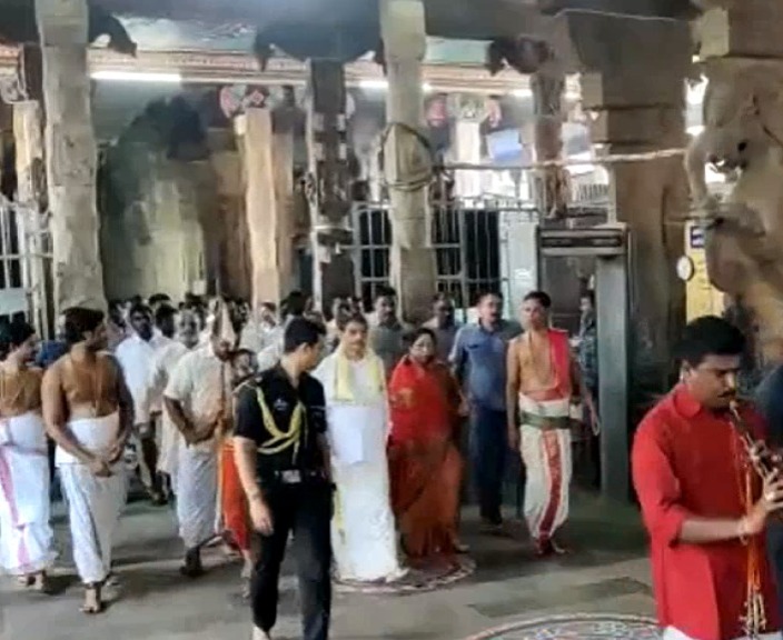 சாமி தரிசனம் முடித்து இராஜபாளையம் செல்லும் ஆளுநர்