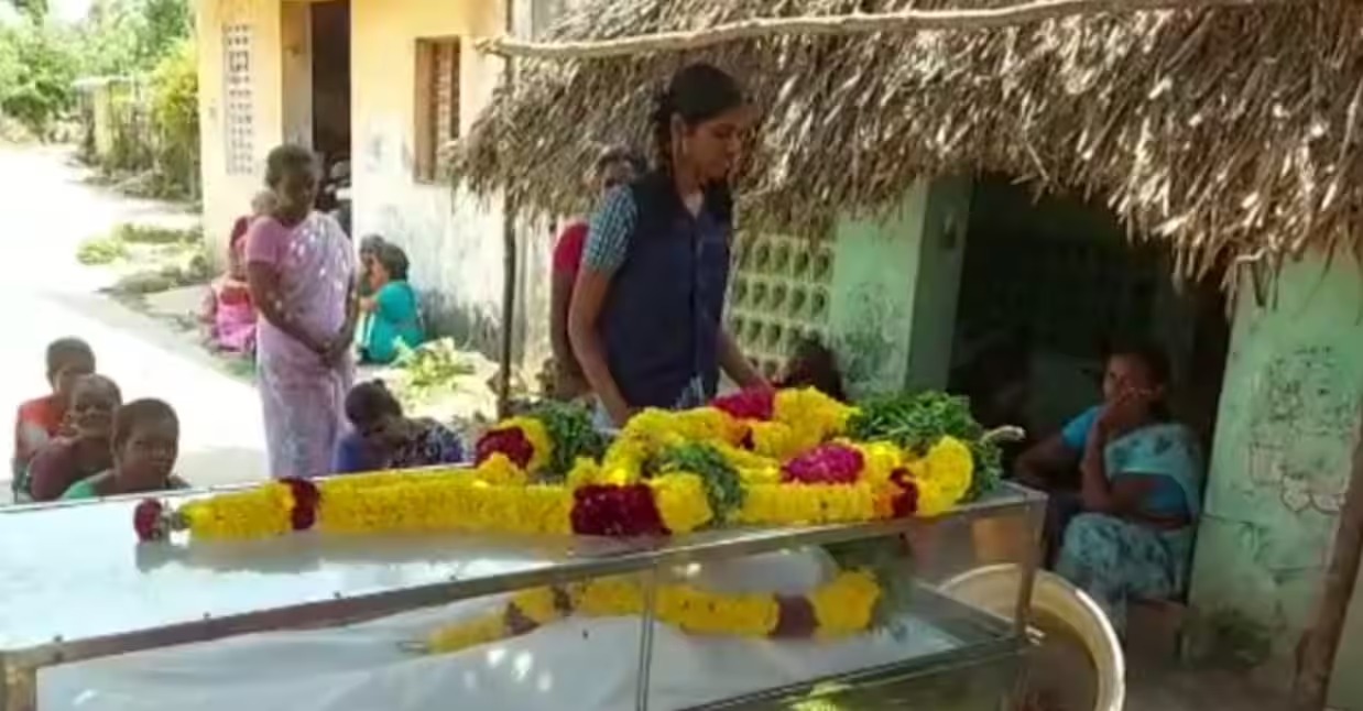 தந்தை இறந்ததை அறிந்தும் தேர்வு எழுத வந்த +2 மாணவி!