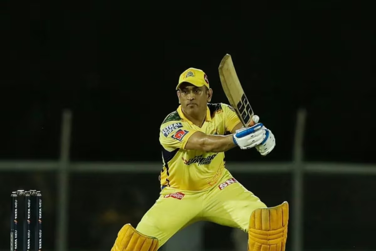 ரெண்டே சிக்ஸ் - 5000 ரன்களை எடுத்தார் M. S. தோனி