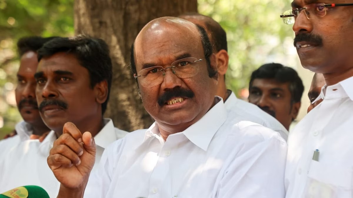 திமுக அமைச்சர்களின் இல்லங்களில் சோதனையிட வேண்டும் - ஜெயக்குமார்