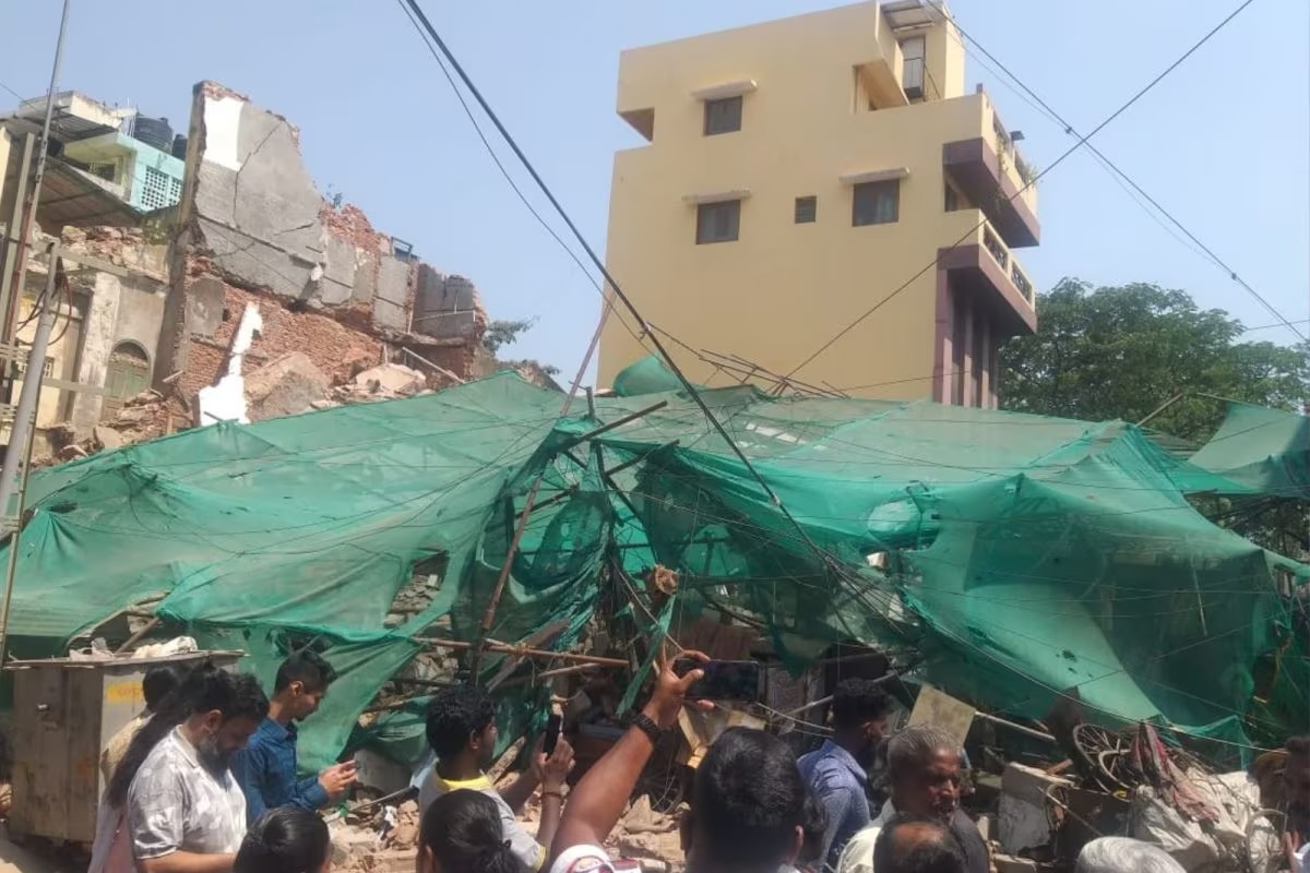 கட்டடம் இடிந்து விழுந்த விபத்தில் உரிமையாளர்களுக்கு நோட்டீஸ்