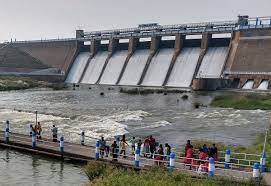 வைகை அணை மதகுகளை சரிபார்க்கும் பணி தீவிரம்