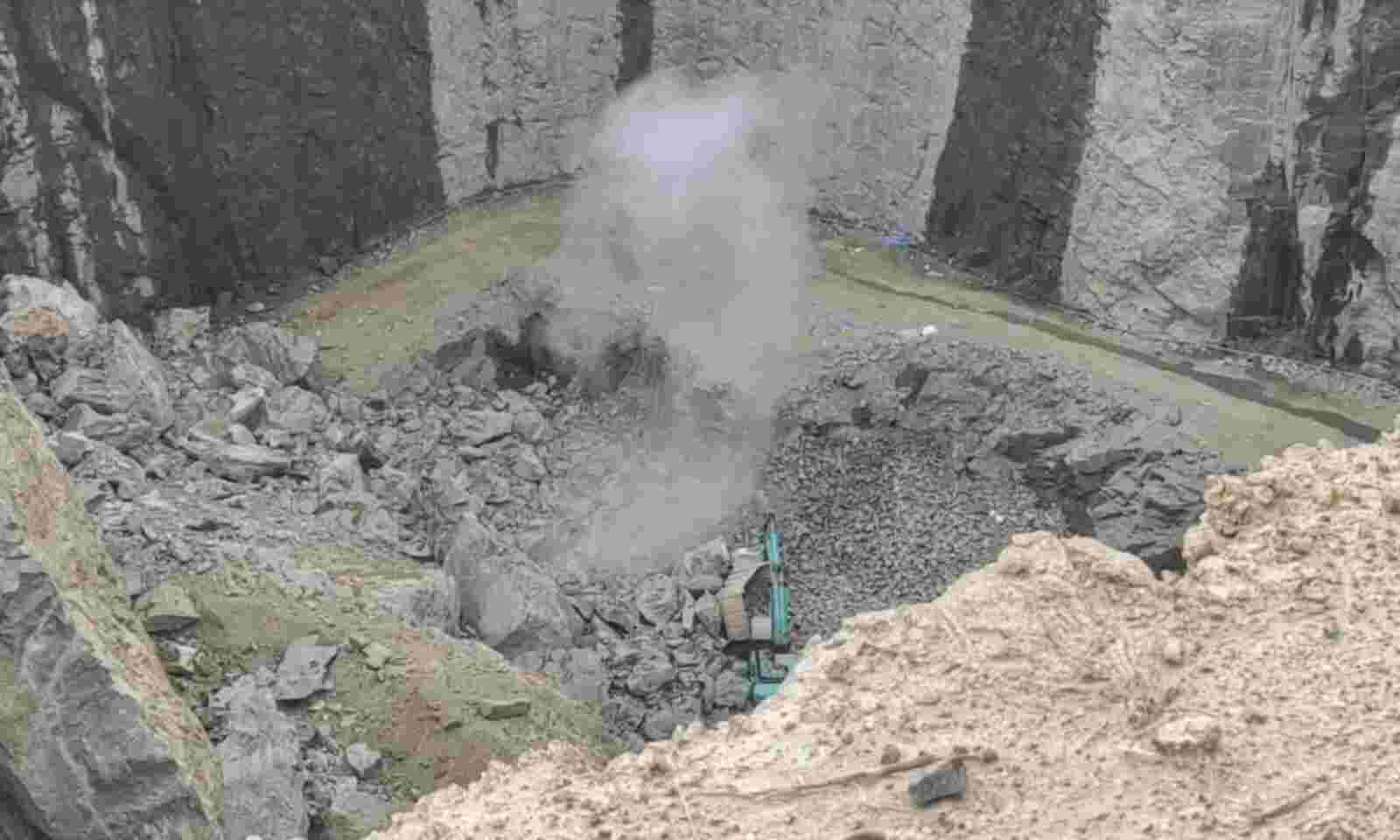 கல்குவாரியில் பாறை சரிந்து இளைஞர் உயிரிழப்பு