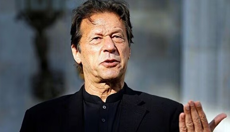 இம்ரான் கான் கைது - ஆதரவாளர்கள் போராட்டம்