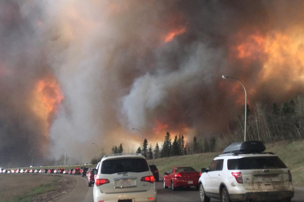 கரும்புகை மண்டலமாக காட்சியளிக்கும் ஆல்பர்ட்டா மாகாணம்