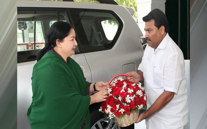 ஆவடி தொகுதியில் தேர்ந்தெடுக்கப்பட்டு அமைச்சர்களானவர்களுக்கு சோதனை மேல் சோதனை!