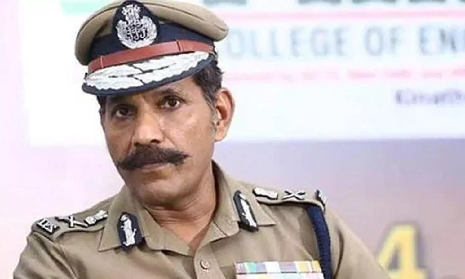 சிறப்பாக பணியாற்றிய போலீசாரையும், காவலர்களையும் பாராட்டிய டி.ஜி.பி சைலேந்திரபாபு