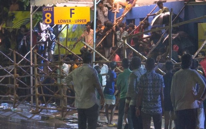 காத்திருந்த ரசிகர்கள்