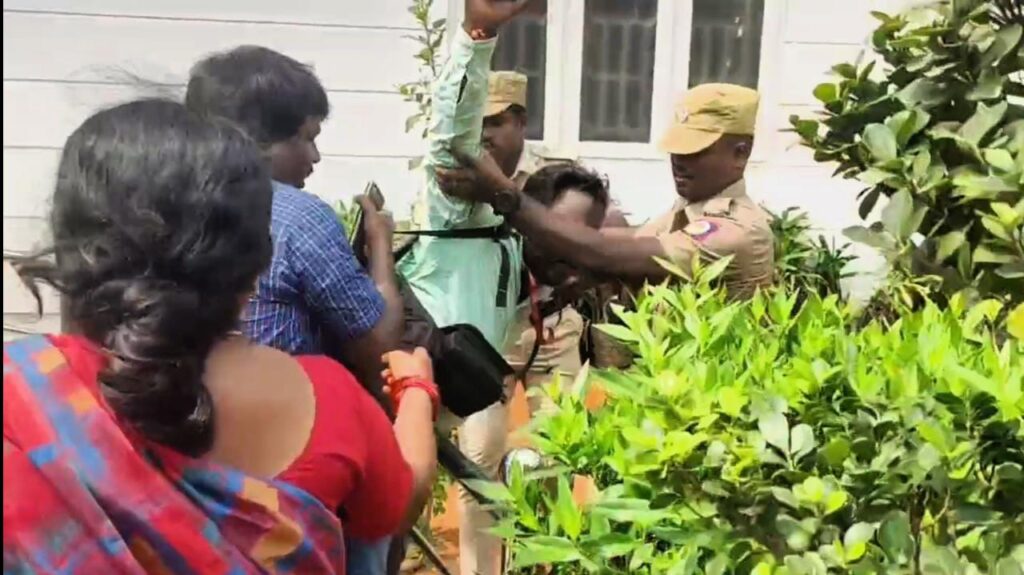  நியூஸ் 18 நிருபரை