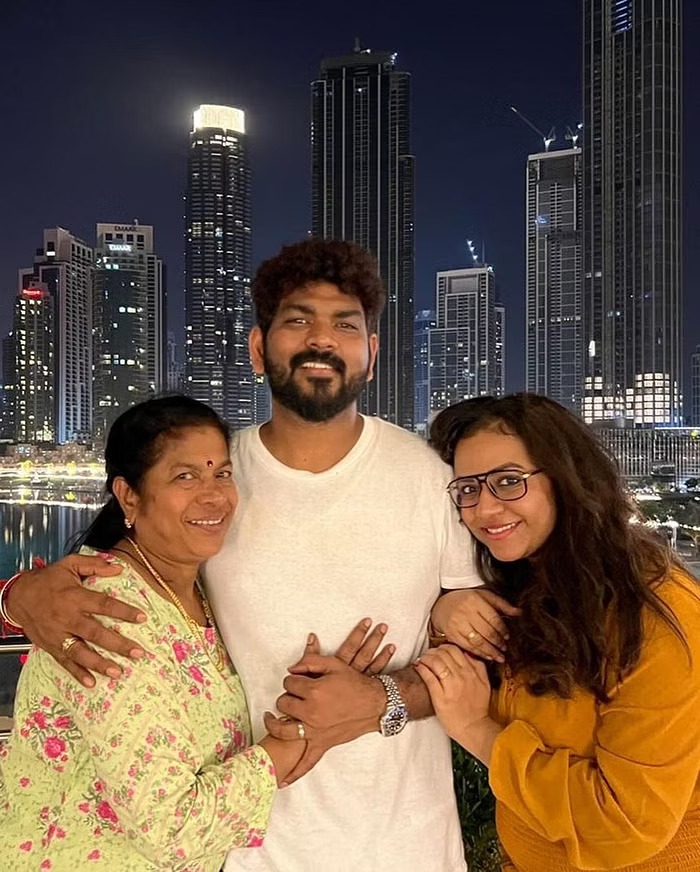 நயன்தாராவின் அம்மா குறித்து விக்னேஷ் சிவன் பதிவு