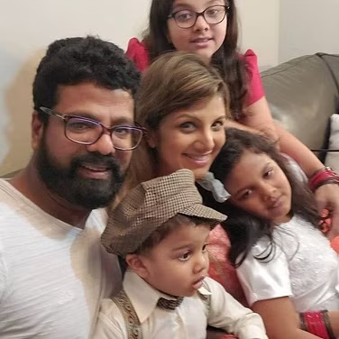 நடிகை ரம்பா மகளின் லேட்டஸ்ட் புகைப்படங்கள்