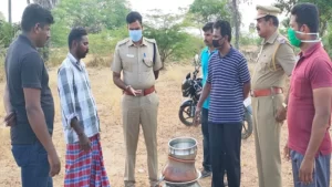 203 கள்ளச்சாராய வியாபாரிகள் அதிரடி கைது