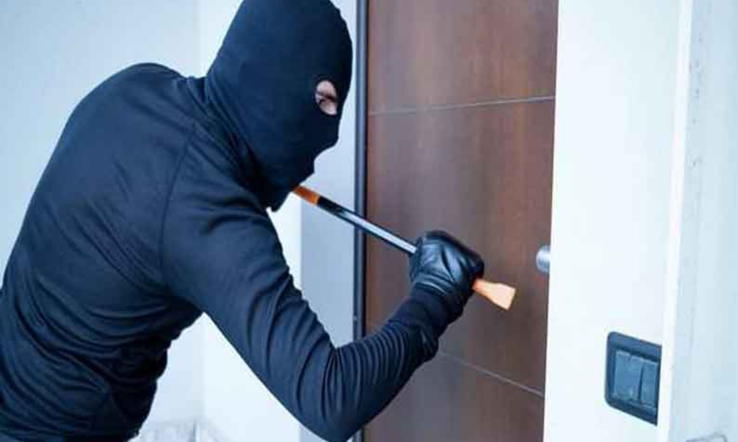 வீட்டில் தனியாக இருந்த பெண்ணிடம் 16 பவுன் கொள்ளை – தஞ்சாவூர் மாவட்டத்தில் அதிர்ச்சி