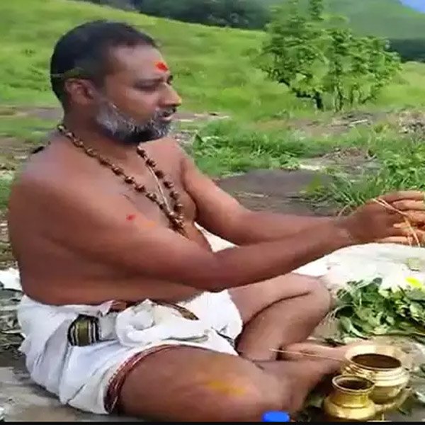 சபரிமலை பக்தர்கள் அதிர்ச்சி! பொன்னம்பல மேட்டில் பூஜை - சென்னையை சேர்ந்தவர் சிக்கினார்
