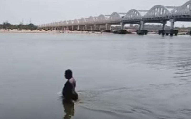 ஆற்றில் குளிக்கச் சென்று மூழ்கிய வேத பாடச்சாலை மாணவர்கள்!