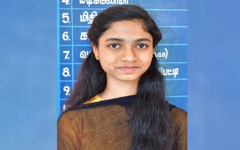 "தங்கப் பேனாவைத் தங்கை நந்தினிக்கு பரிசளிக்கிறேன்"- கவிஞர் வைரமுத்து அறிவிப்பு!