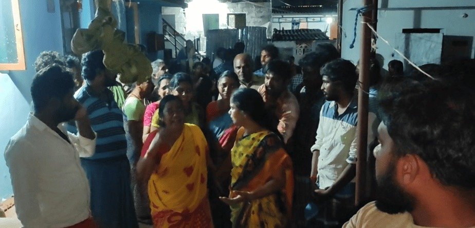 மனைவியின் தலையில் கல்லை போட்டு கொலை செய்த கணவன்