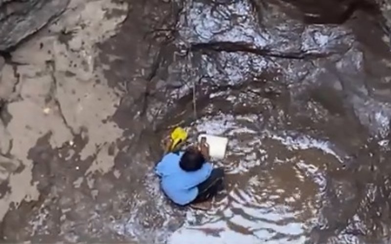 தண்ணீருக்காக உயிரைப் பணயம் வைக்கும் மக்கள்!