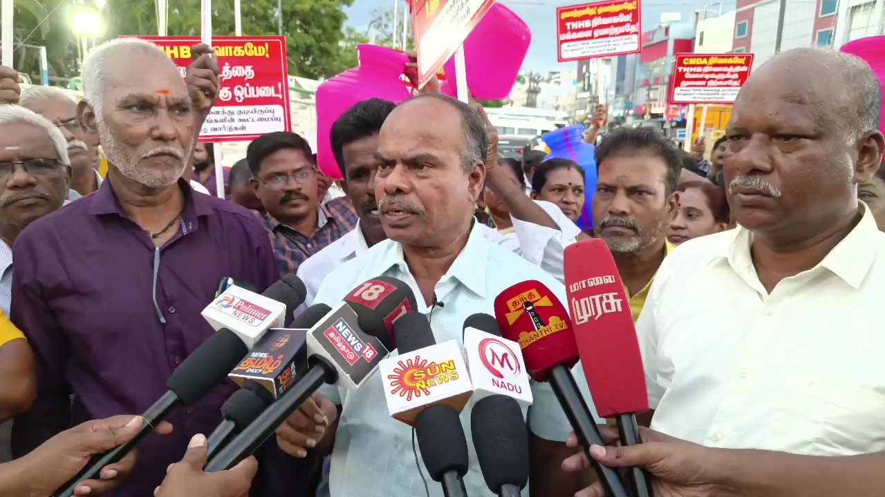 ஆவடி ஹவுசிங் போர்டு மக்கள் காலி குடங்களுடன் போராட்டம்