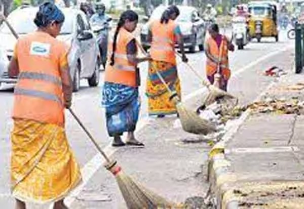 நகராட்சி நிர்வாகம் ஆட்குறைப்பு செய்வதை கண்டித்து போராட்டம் 