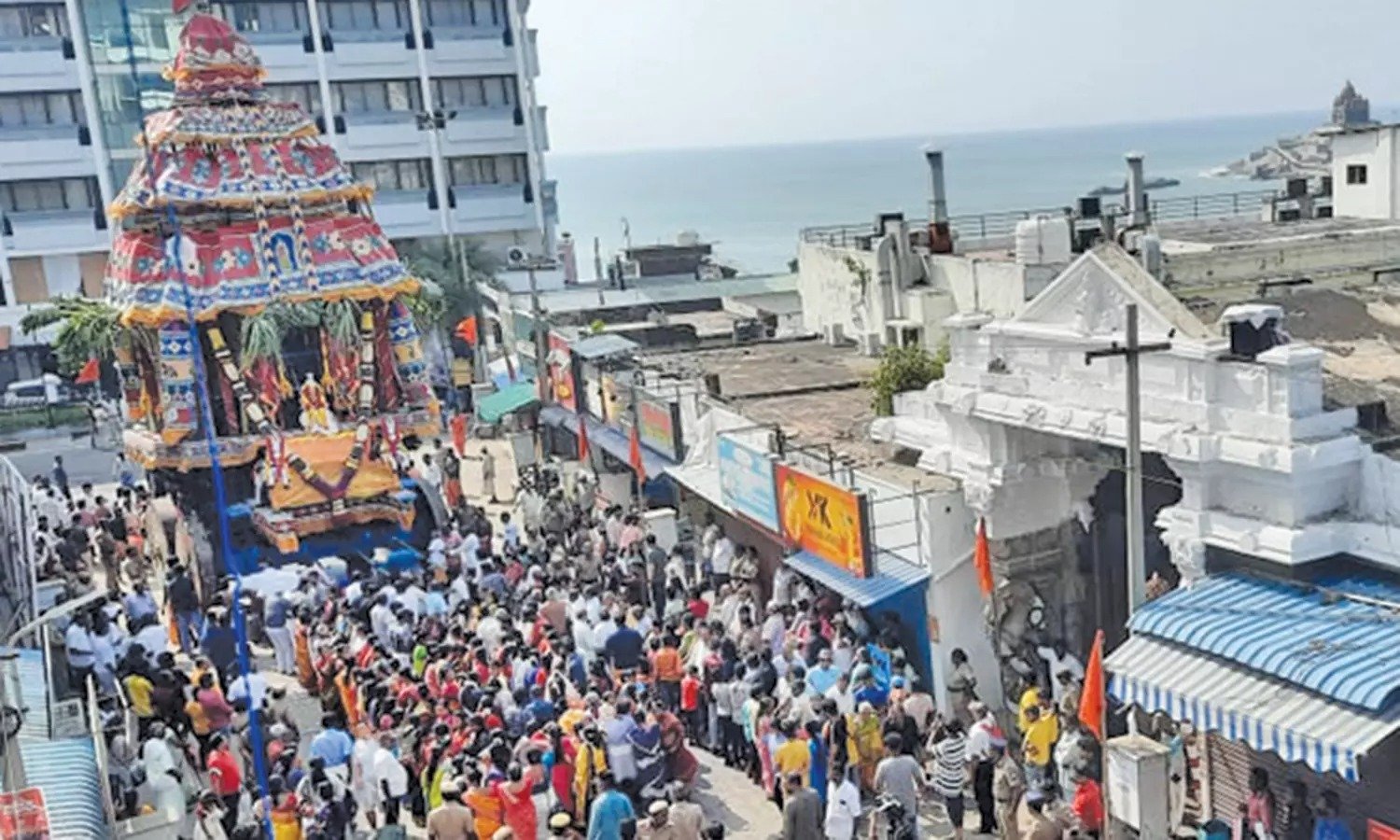 பிரசித்தி பெற்ற பகவதி அம்மன் கோவிலில் இன்று தேரோட்டம்