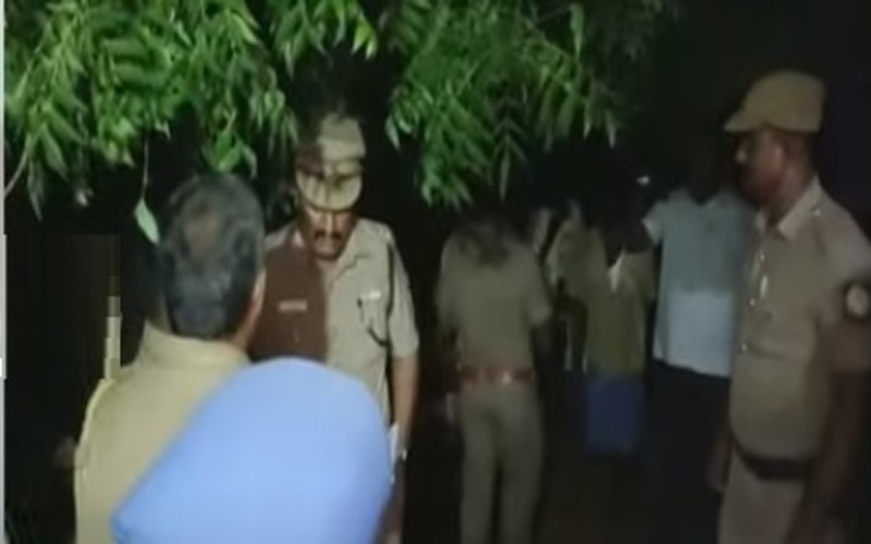 வீடு புகுந்து தாயையும், மகளையும் வெட்டிக் கொலை செய்த மர்மநபர்கள்!