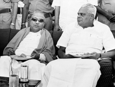 புறக்கடை வழியாக ஓடி உயிர்தப்பிய காமராஜர்! அந்த 2 தமிழரில் ஒருவர் கருணாநிதியா? அமித்ஷா குற்றச்சாட்டின் பரபரப்பு பின்னணி