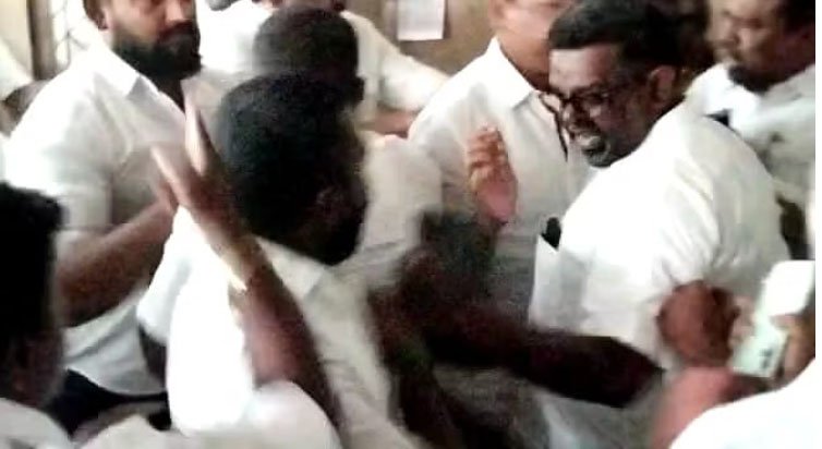 அமைச்சர் - எம்.பி. நேருக்கு நேர் மோதல்! ஆட்சியருக்கு நேர்ந்த கதி!