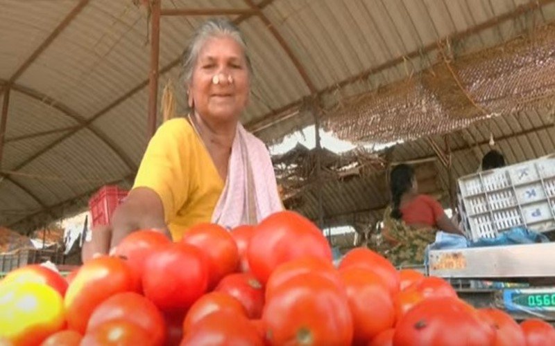 தமிழகத்தில் தக்காளி விலை உயர்வு... பொதுமக்கள் கவலை!