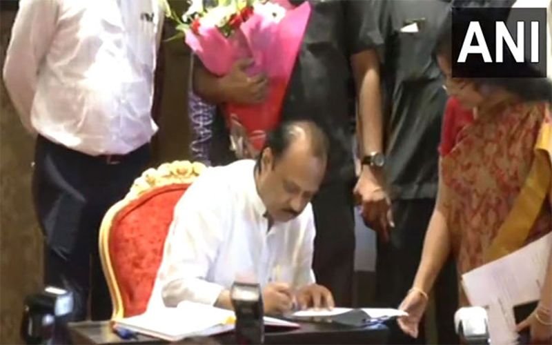 கட்சியை உடைத்து மகாராஷ்டிராவின் துணை முதலமைச்சரானார் அஜித்பவார்!
