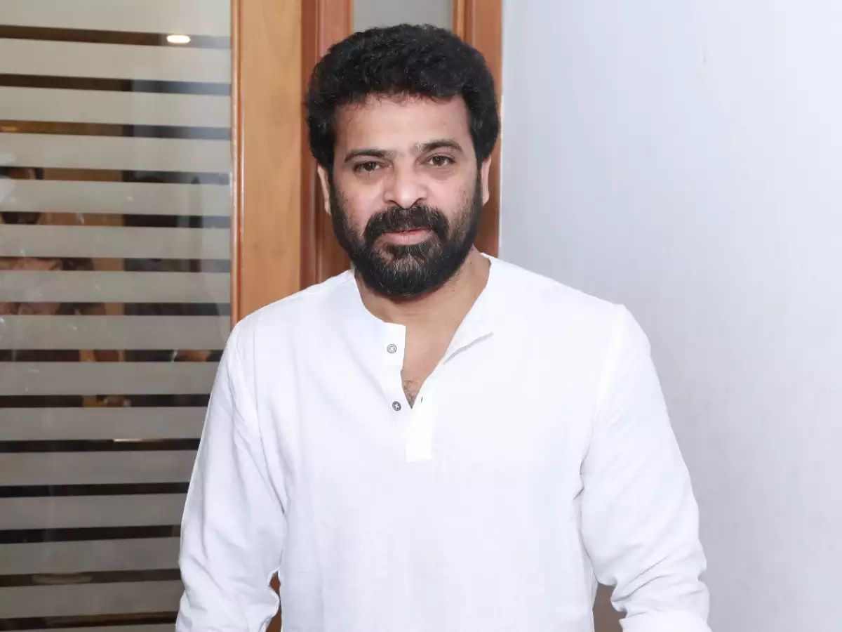 முதலமைச்சரை நேரில் சந்தித்து வெள்ள நிவாரண நிதி வழங்கிய அமீர்!