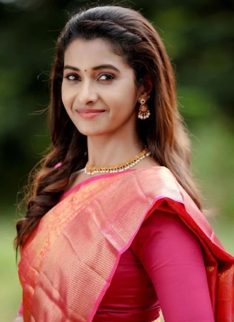 'இந்தியன் 2' படத்தின் தோல்வியால் படாத பாடுபடும் பிரியா பவானி சங்கர்!