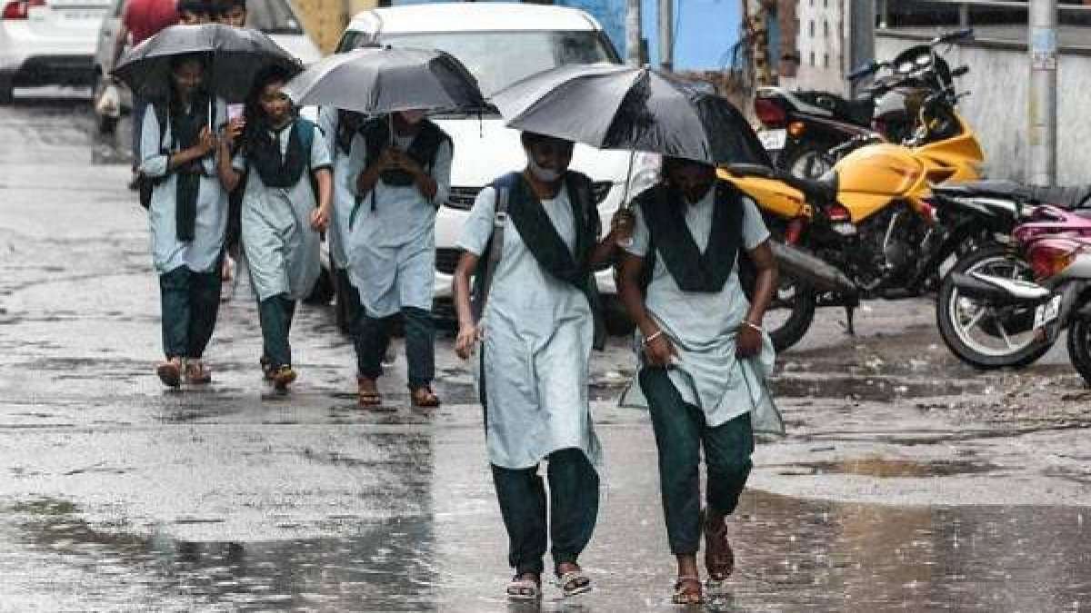 இன்று நான்கு மாவட்டங்களில் பள்ளி, கல்லூரிகளுக்கு விடுமுறை