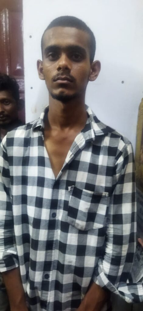 நோயாளியை பார்க்க வந்தவரிடம் வழிப்பறி செய்ய முயன்ற இருவர் கைது