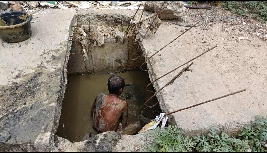 சந்திரனில் கால் வைக்கும் இந்தியா, சாக்கடையில் கால் வைக்கும் ஆவடி மாநகராட்சி