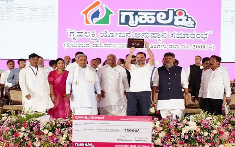 மகளிருக்கு மாதம் ரூபாய் 2,000 வழங்கும் கிரஹலட்சுமி வழங்கும் திட்டம் தொடக்கம்!