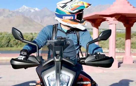 தந்தையின் பிறந்தநாளை கொண்டாட கேடிஎம் 390 பைக்கில் ராகுல் காந்தி லடாக் பயணம்