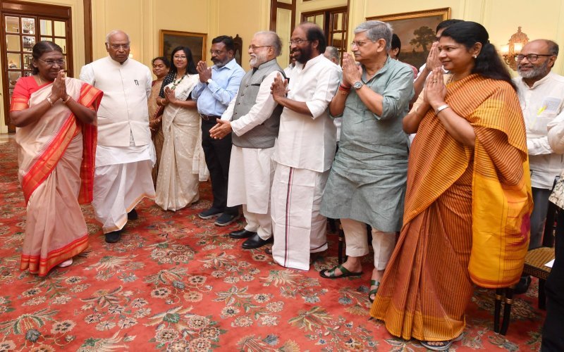 குடியரசுத் தலைவரிடம் மணிப்பூர் குறித்து அறிக்கை அளித்த எதிர்க்கட்சிகள்!