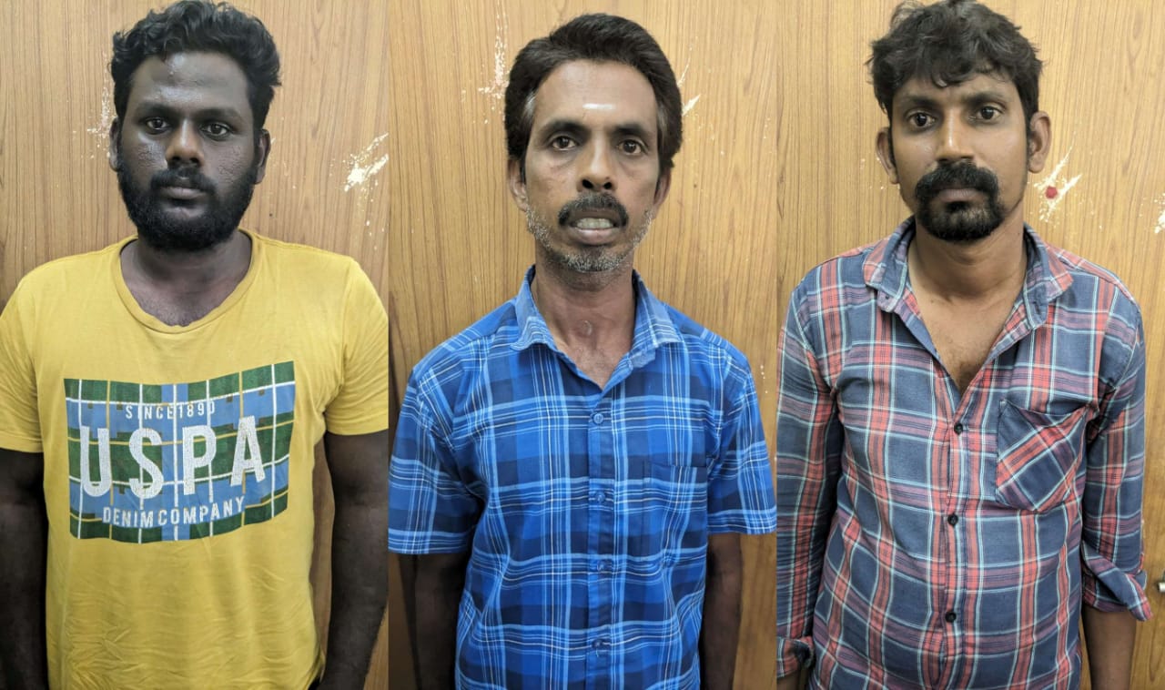 போலி நுழைவு சீட்டை 1000ரூபாய்க்கு விற்பனை செய்த முன்னாள் ஒப்பந்த ஊழியர் உள்ளிட்ட மூவர் கைது