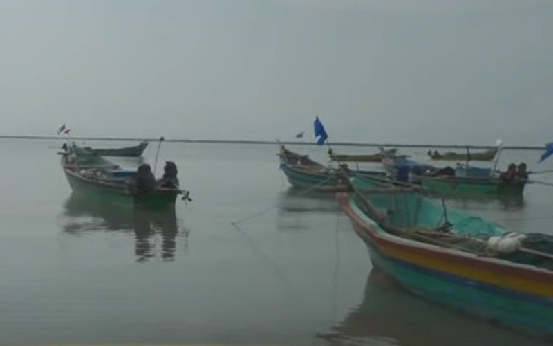 மீனவர்களின் வலையை வெட்டிக் கொள்ளையடித்த இலங்கை கடற்கொள்ளையர்கள்!