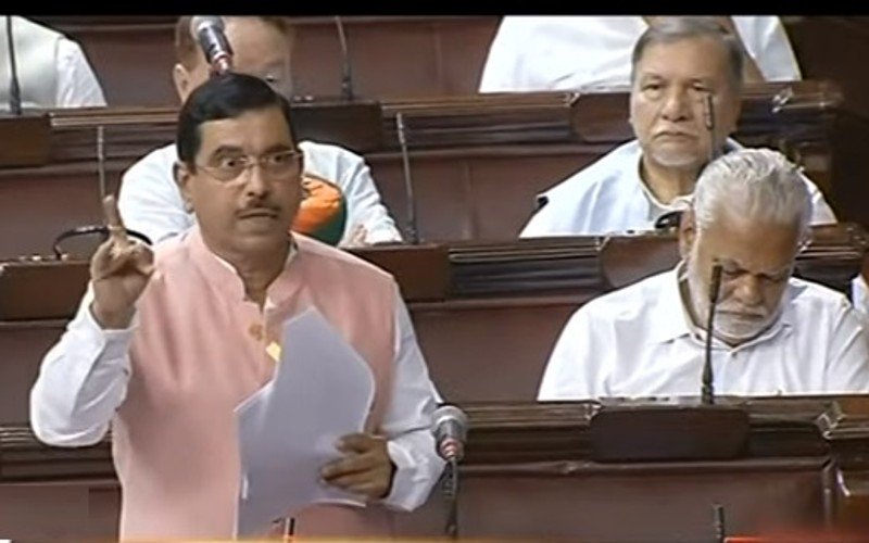 'தங்கம், வெள்ளியை தனியார் துறையினர் வெட்டி எடுக்க அனுமதி'- நாடாளுமன்றத்தில் நிறைவேறியது மசோதா!